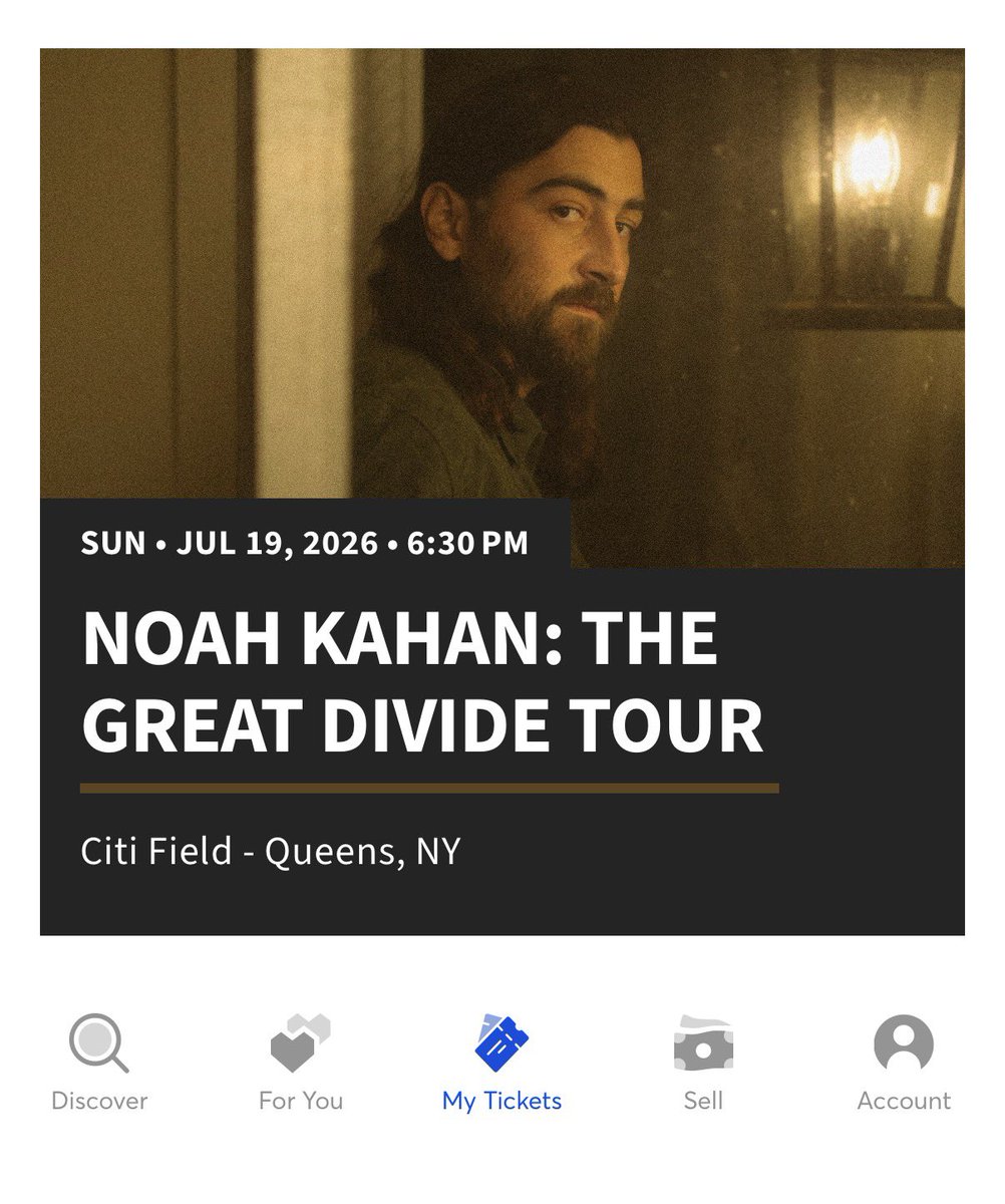 ChelsiViolet's tweet photo. They may not be front row like last night but this sad bug is a little happier. @KahanHQ @NoahKahan https://t.co/8mSv9uEaCj