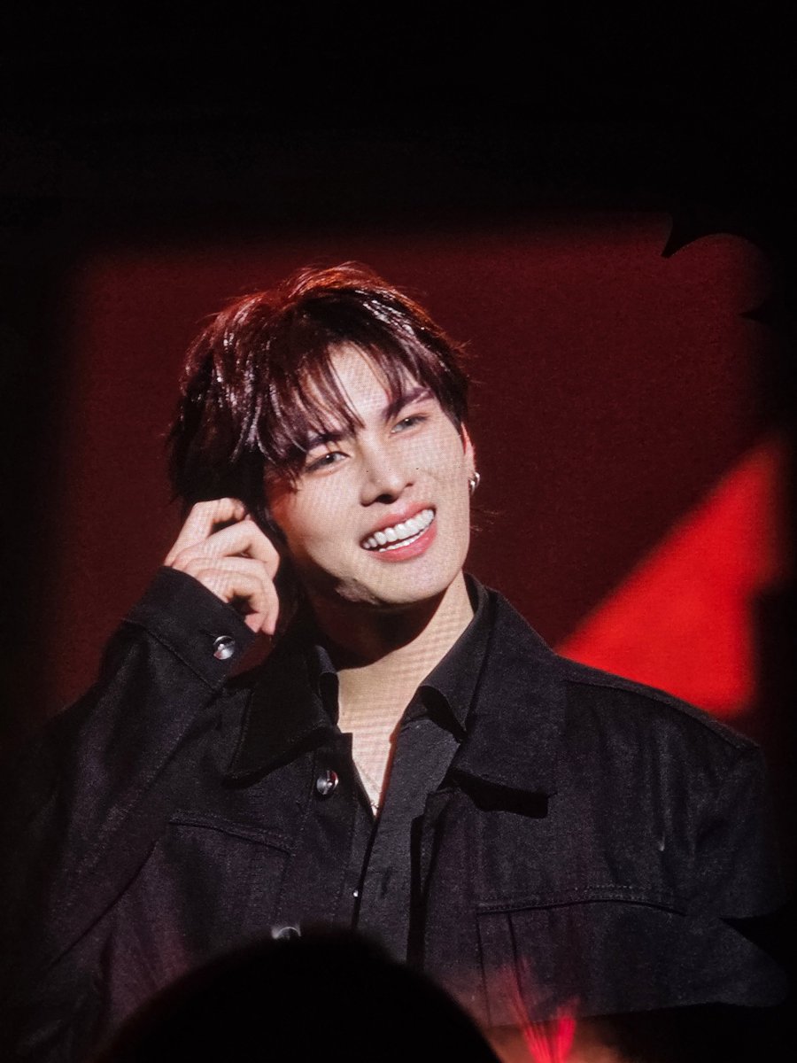 JPleekhant1482's tweet photo. เป็นการมาคอนเสิร์ตที่โคตรคุ้ม🤍🖤
ครั้งแรกที่ได้มาเจอ ประทับใจมาก
สนุกมาก เป็นคอนเสิร์ตที่คุ้มกับค่าบัตร
ไม่รู้สึกเสียดายเงินที่จ่ายไปเลย
#PerthSantaDevilsKissconcertD2 https://t.co/h2Og3RrwmQ