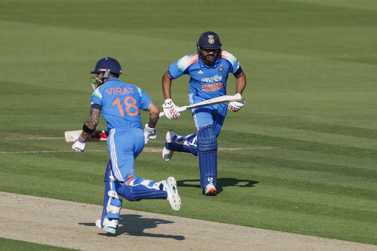BCCI's tweet photo. 2️⃣1️⃣st 100-run partnership in ODIs 👏

Rohit Sharma 🤝 Virat Kohli 💙

Updates ▶️ https://t.co/pLZ2PvDH5G

#TeamIndia | #ENGvIND | @ImRo45 | @imVkohli https://t.co/kGuUzgeEQT