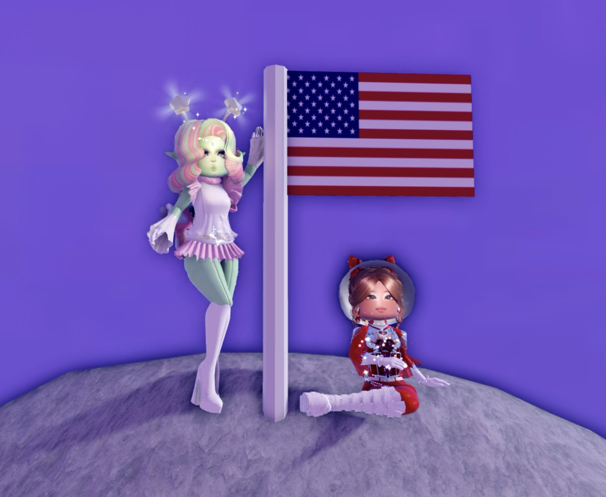 l0vehenni's tweet photo. Space v.s Human Race 👽🏁🚀 

The Aliens are out to get the GAGstronauts 🛸 ✨️ 

A special thanks to @ikamified for helping us out with this Photoshoot! 💖 💗 

@RoyaleHighValks https://t.co/EbKuw1k3gH