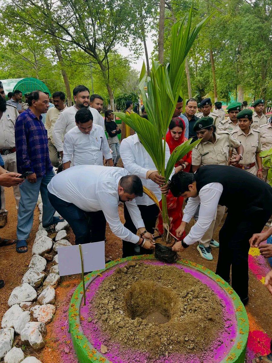 tapaswini_sagar's tweet photo. Inauguration of Nagar van, khariar https://t.co/Gr7DhYzg2m