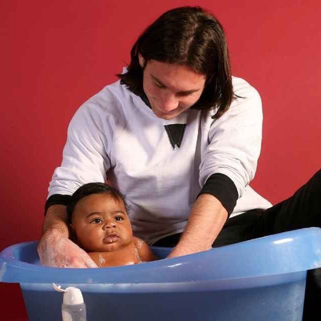 _TruthZone_'s tweet photo. THE 2026 WORLD CUP FINALS HAS BEEN PLANNED FOR YEARS!

Messi was in a red room while bathing Yamal in a blue bathtub...Spain and Argentina's colors are red and blue...

This is a massive initiation ritual! https://t.co/3SIDXnRQaD