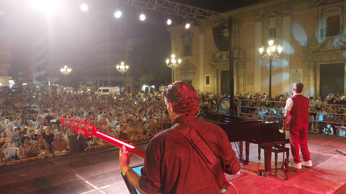 MncGCS's tweet photo. 🎶🎸 La Gran Nit llenó ayer por la tarde y noche las plazas de Valencia con aforos completos.

❤️ Gracias a todos los que ayer quisisteis acudir y disfrutar de los espectáculos programados…en una jornada magnífica!! https://t.co/pM7LbNiTiC