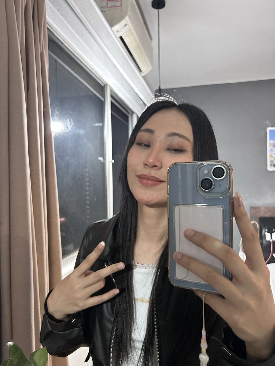 ivynationn_'s tweet photo. I hate it when my friends canceling the plan that we have planing 2 weeks early for last min when I'm already putting my make up on !!! #shiballll https://t.co/OwUGbodURF