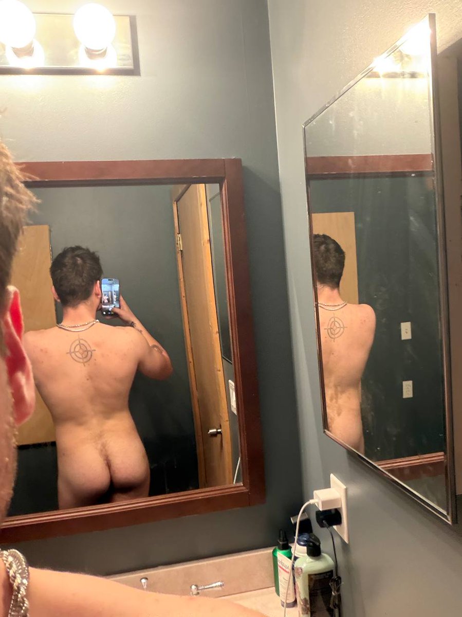 ClayDoesJokes's tweet photo. Ass out 😈 my thick cock is waiting — DM me if you wanna worship it 🔥 https://t.co/kFjQywUc58