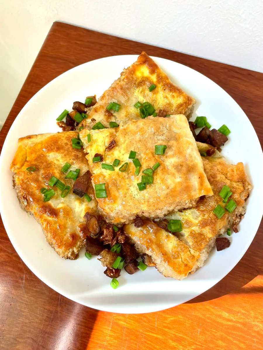 yahoooo_88's tweet photo. Craving the ultimate late-night snack Just grabbed a crispy, fragrant fried stinky tofu from the street stall—warm, savory, and full of that iconic street food vibe. Perfect little pick-me-up! https://t.co/C9PrZNWZCr