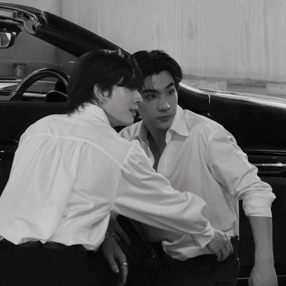 withhercrush's tweet photo. 🖤🤍 https://t.co/CZOFr51MMN
