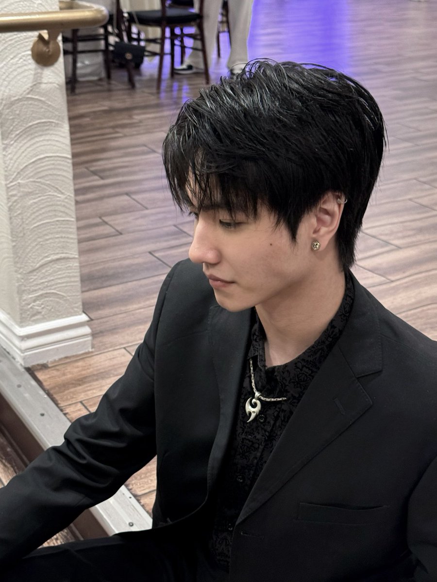 Jacob_attends's tweet photo. Black suit https://t.co/zZDZRgL5Ch