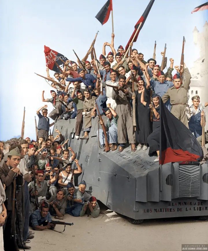 YoMonTseAlvarez's tweet photo. 19/07 🖤❤️ Viva la revolución social 🏴🏴🏴 https://t.co/MTL2Jbyhap