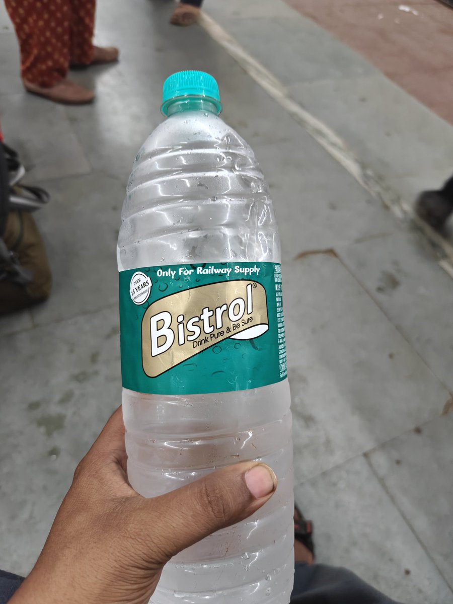 ankitmodi621's tweet photo. जसीडीह रेलवे स्टेशन पर ट्रेनों में अधिकृत (रेल नीर/IRCTC) पानी उपलब्ध नहीं है।
यात्रियों को स्थानीय कंपनियों का पानी खरीदना पड़ रहा है। कृपया तत्काल जांच कर अधिकृत पेयजल की उपलब्धता सुनिश्चित करें।

@RailMinIndia @RailwaySeva @IRCTCofficial @DrmAsansol @AshwiniVaishnaw https://t.co/zyjHAMBDpR