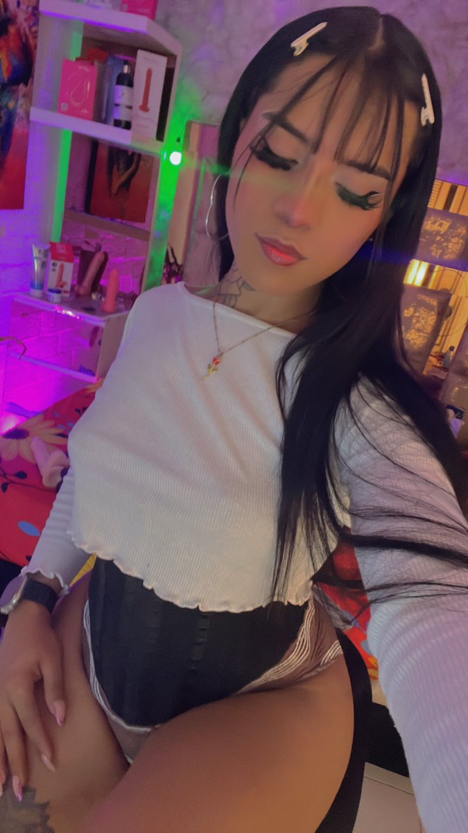sofi84637's tweet photo. Que más chicos quien para charlar? 🌸😏😇 https://t.co/b9R5d18M4D