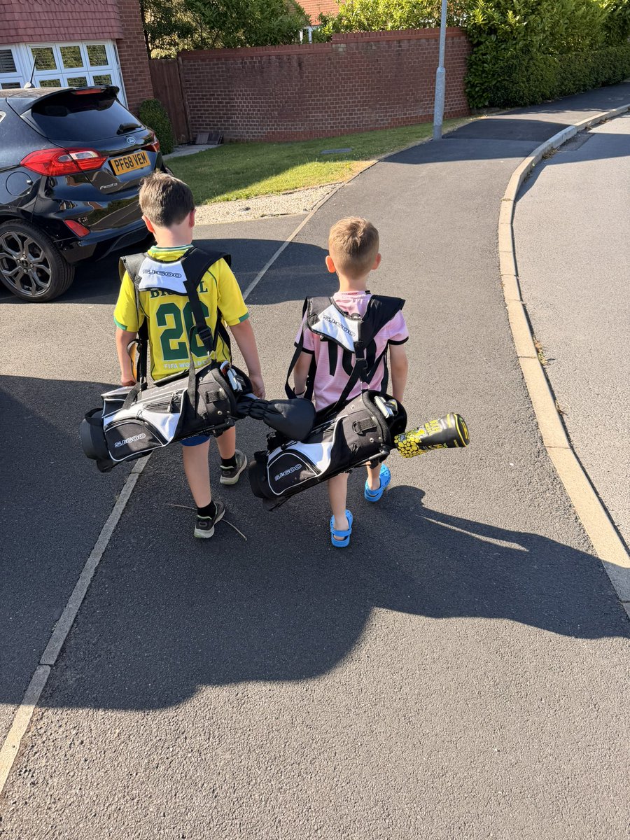 TomPrescott85's tweet photo. Having the golf on all day since Thursday has worked @SkySportsGolf @TheOpen https://t.co/1nACzpJBAX