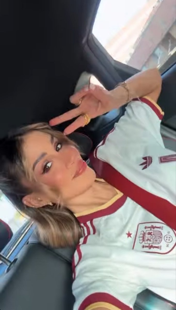 Rocio82064731's tweet photo. Divina 😍😍😍 

Vamoooooss España 🇪🇸💪🏻

#CrisPorta19JL #TeamPorta 🤍 https://t.co/Wk8VVkQAEz