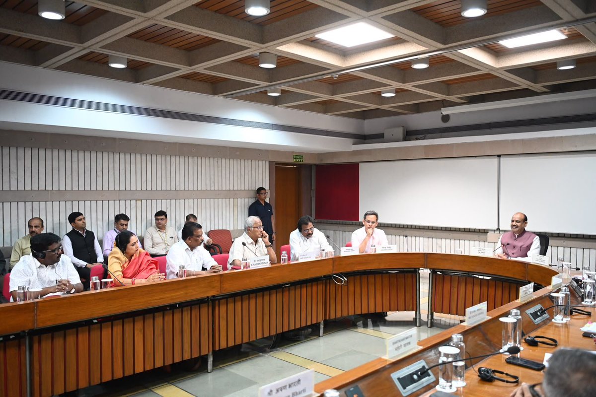 ParthAmol's tweet photo. Lok Sabha Speaker Om Birla calls Business Advisory Committee meeting ahead of the Monsoon Session of the Parliament. https://t.co/zruELIenWG
