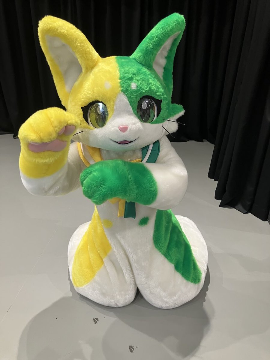T7victini's tweet photo. #グリタイム5 
はつけもちゃん(@Hatsukemo_Chan )

2年ぶりに会ったけど、可愛い。
色んなポーズしてくれるし、今回は別衣装まで用意してくれて、とても楽しい！

いつものセーラーもいいけど、ローブも可愛いな。 https://t.co/qyqBQ17YQE