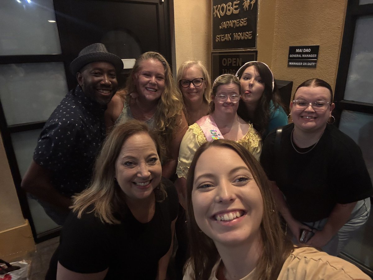 Britt__Jan's tweet photo. Dinner with good friends, then off to dance the night away at CityWalk. #RetroNight 
I’m pretty sure Britt thinks every place should have a dance floor. 💃 https://t.co/6hFWqHMNKp