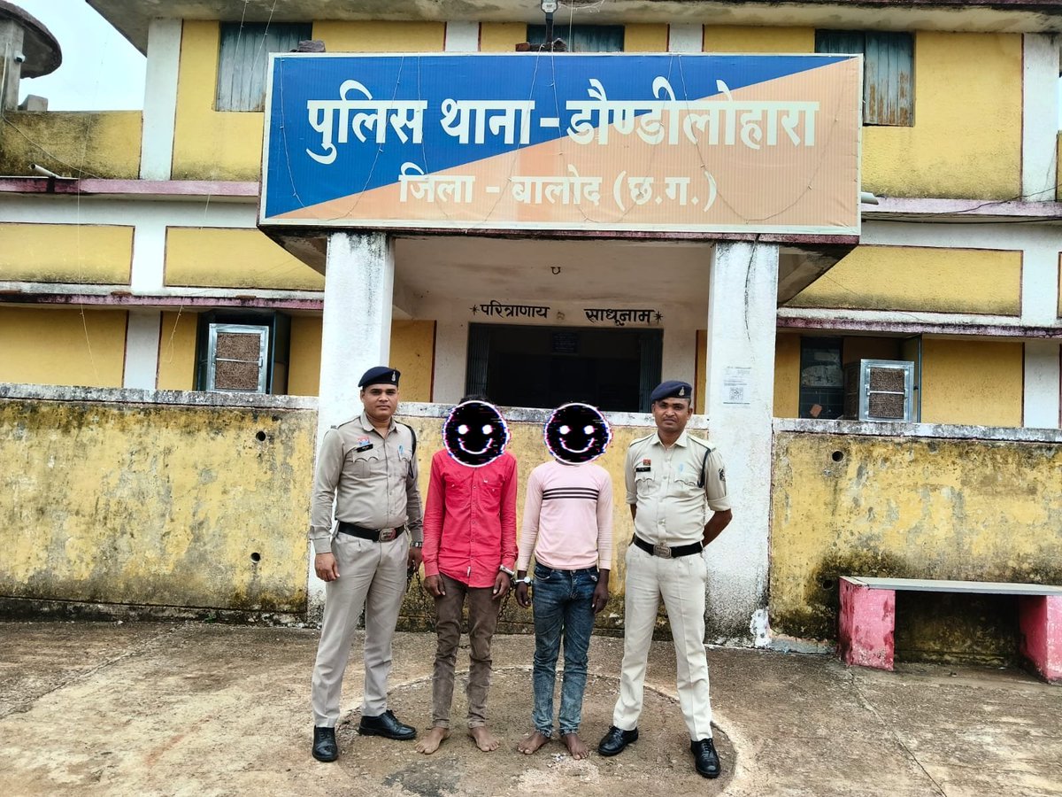 Balodpolice's tweet photo. 🔴 पुलिस अधीक्षक श्री किरण गंगाराम चव्हाण (भा.पु.से.) के निर्देशन में अंतर्राज्यीय गांजा तस्करी गिरोह पर बड़ी कार्रवाई।*

🔅 'मिशन नवचेतना' के तहत नशे के विरुद्ध लगातार प्रभावी कार्रवाई, अंतर्राज्यीय तस्करी नेटवर्क पर कड़ा प्रहार।*

📍 मध्यप्रदेश के रायसेन एवं भोपाल से एनडीपीएस प्रकरण के 02 फरार आरोपियों को गिरफ्तार करने में बालोद पुलिस को मिली सफलता।*

🔶 पूर्व में 72.621 किलोग्राम गांजा, 04 मोटरसाइकिल एवं 06 मोबाइल सहित कुल ₹40.52 लाख की संपत्ति जब्त की जा चुकी है।

🔹 अपराध पर जीरो टॉलरेंस की नीति के तहत गिरोह के अंतिम आरोपी तक पहुंचकर कार्रवाई, सभी 07 आरोपी गिरफ्तार।*

बालोद। पुलिस अधीक्षक *श्री किरण गंगाराम चव्हाण* (भा.पु.से.) के निर्देशन, अतिरिक्त पुलिस अधीक्षक श्रीमती मोनिका ठाकुर के मार्गदर्शन एवं एसडीओपी डौण्डीलोहारा श्री बोनीफास एक्का के पर्यवेक्षण में मिशन नवचेतना के अंतर्गत मादक पदार्थों के विरुद्ध चलाए जा रहे विशेष अभियान में बालोद पुलिस को एक और महत्वपूर्ण सफलता प्राप्त हुई है। थाना डौण्डीलोहारा के एनडीपीएस प्रकरण में फरार चल रहे 02 अंतर्राज्यीय गांजा तस्करों को मध्यप्रदेश के रायसेन एवं भोपाल से गिरफ्तार किया गया है।
पूर्व में 09 जून 2026 को साइबर सेल एवं थाना डौण्डीलोहारा की संयुक्त टीम ने ग्राम भेड़ी मुख्य मार्ग के पास कार्रवाई करते हुए 05 आरोपियों के कब्जे से 72.621 किलोग्राम गांजा (कीमत लगभग ₹36,31,050), 04 मोटरसाइकिल एवं 06 मोबाइल फोन सहित कुल ₹40,52,050 मूल्य की संपत्ति जब्त कर आरोपियों को न्यायिक रिमांड पर भेजा था। कार्रवाई के दौरान एक आरोपी मौके से फरार हो गया था तथा पूछताछ में गिरोह के मुख्य सरगना का नाम सामने आया था।
प्रकरण को गंभीरता से लेते हुए पुलिस अधीक्षक श्री किरण गंगाराम चव्हाण द्वारा विशेष टीम गठित कर तकनीकी साक्ष्यों, साइबर विश्लेषण एवं लगातार पतासाजी के आधार पर टीम को मध्यप्रदेश रवाना किया गया। टीम ने रायसेन एवं शुकी सेवरिया (भोपाल) में दबिश देकर फरार आरोपी एवं गिरोह के मुख्य सरगना को गिरफ्तार कर बालोद लाया। दोनों आरोपियों से पूछताछ में मामले से जुड़े अन्य महत्वपूर्ण तथ्य सामने आए हैं, जिन पर विवेचना जारी है।
इस कार्रवाई के साथ ही इस प्रकरण में कुल 07 आरोपियों की गिरफ्तारी सुनिश्चित कर न्यायिक रिमांड पर भेजा जा चुका है। बालोद पुलिस ने स्पष्ट किया है कि अंतर्राज्यीय स्तर पर सक्रिय मादक पदार्थ तस्करी नेटवर्क के विरुद्ध लगातार कार्रवाई जारी रहेगी तथा इस अवैध कारोबार में संलिप्त किसी भी व्यक्ति को बख्शा नहीं जाएगा।
पुलिस अधीक्षक श्री किरण गंगाराम चव्हाण ने कहा कि "मिशन नवचेतना" के तहत बालोद पुलिस का उद्देश्य केवल मादक पदार्थों की जब्ती तक सीमित नहीं है, बल्कि नशे के संपूर्ण नेटवर्क को ध्वस्त करना, युवाओं को नशे से बचाना तथा समाज को नशामुक्त एवं सुरक्षित बनाना है। नशे के कारोबार में संलिप्त व्यक्तियों के विरुद्ध कठोर कानूनी कार्रवाई भविष्य में भी निरंतर जारी रहेगी।

👤 मध्यप्रदेश से गिरफ्तार आरोपी:- 

1. सतनाम गोड़, पिता धिरा गोड़, उम्र 31 वर्ष, निवासी राहुल नगर, वार्ड-14, जिला रायसेन (म.प्र.)।

2. भगवान सिंह बंजारा उर्फ भग्गु, पिता माघता लाल, उम्र 21 वर्ष, निवासी एकता नगर, शुकी सेवरिया, जिला भोपाल (म.प्र.)।

👮 सराहनीय भूमिका
इस कार्रवाई में थाना प्रभारी डौण्डीलोहारा निरीक्षक सुनील तिर्की, सउनि अनित राम यादव, आरक्षक बेनीराम साहू, साइबर सेल से सउनि धरम भुआर्य, प्रधान आरक्षक विवेक शाही, आरक्षक विपिन गुप्ता, पुरन देवांगन, भोपसिंह साहू एवं गुलजारी साहू की सराहनीय भूमिका रही।

🚔 बालोद पुलिस का संदेश
"मिशन नवचेतना के तहत नशे के विरुद्ध अभियान निरंतर जारी रहेगा। मादक पदार्थों की तस्करी, अवैध कारोबार एवं अपराध में संलिप्त किसी भी व्यक्ति के विरुद्ध कठोर एवं प्रभावी कानूनी कार्रवाई की जाएगी।" ’’सुरक्षित युवा,समृद्ध बालोद’’
बालोद पुलिस

📞 आपातकालीन सेवा:- 112 |
साइबर हेल्पलाइन:- 1930
मिशन नवचेतना:-  हेल्पलाइन नंबर - 1933