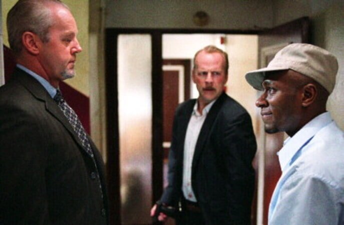 moviesinfocus's tweet photo. Richard Donner's 16 Blocks: well-staged thriller with a 1970s vibe. This twist on the buddy movie sees Bruce Willis &amp; Mos Def navigating the deadly streets of New York. Willis is good here, balancing downtrodden character mode with heroics. Interesting stuff &amp; Donner's last film. https://t.co/wN2ERzA4Ex