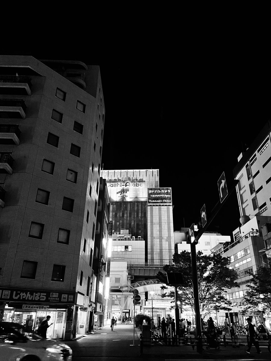 11_sd_jp's tweet photo. 誰もが自分の現場が1番だと思ってるのは誰も間違って無いだから推し活は楽しいｱｷﾊﾞ蒸し暑い夜ありがとと思い帰路 https://t.co/H4HOld1qD2