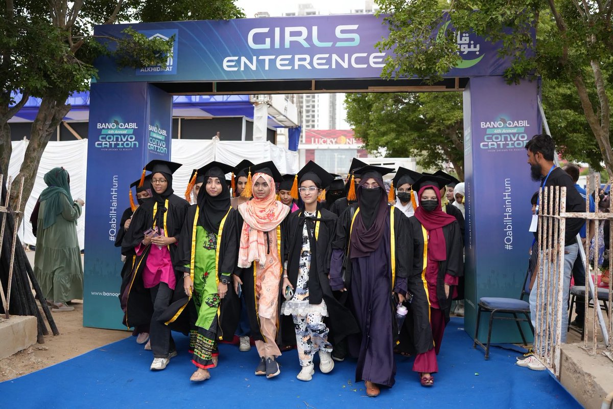 alkhidmatKHI's tweet photo. Thousands of students. Thousands of stories. One unforgettable celebration.

The seats are filling, cameras are flashing, and the energy is rising as dreams turn into reality at Pakistan’s largest convocation.

#QabilHainHum #BanoQabil #ConvocationDay #Alkhidmat https://t.co/K7JudUiaMm