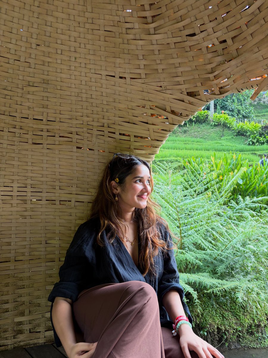 commonmanmedia's tweet photo. Anikha Surendran 📸 https://t.co/bL6yoo0fn4