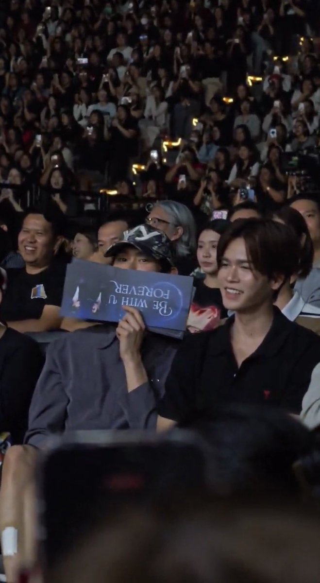 __hhappywithfb's tweet photo. ตอนคอนจมซบุ๊คไปเป็นเกสต์ฟอสก็ไปนั่งเชียร์แล้วยิ้มภูมิใจอยู่หน้าเวที มาวันนี้ฟอสไปเป็นเป็นเกสต์ในคอนพตบุ๊คก็ไปนั่งสวยๆอยู่หน้าเวทีเหมือนกัน ฮือฟอสบุ๊คโคตรจะเป็นนักซัพพอร์ตเลยไปให้กำลังใจเพื่อนพี่น้องในค่ายตลอด น่ารักมาก 🥺🤏🏻 https://t.co/txktdJWPs2 https://t.co/ggS4GExTQG