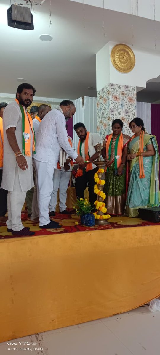 BJPOBCMorcha4AP's tweet photo. కర్నూలు జిల్లా ఓబీసీ మోర్చా జిల్లా కార్యవర్గ సమావేశం విజయవంతం. దీప ప్రజ్వలనతో ప్రారంభమైన సమావేశంలో రాష్ట్ర అధ్యక్షులు శ్రీ రొంగల గోపీ శ్రీనివాస్ గారు, రాష్ట్ర నాయకులు, జిల్లా నాయకులు, కార్యకర్తలు పాల్గొని సంస్థ బలోపేతం, ఓబీసీ సాధికారతపై దిశానిర్దేశం చేశారు.
#OBCMorcha #Kurnool https://t.co/3G5ncNocRh