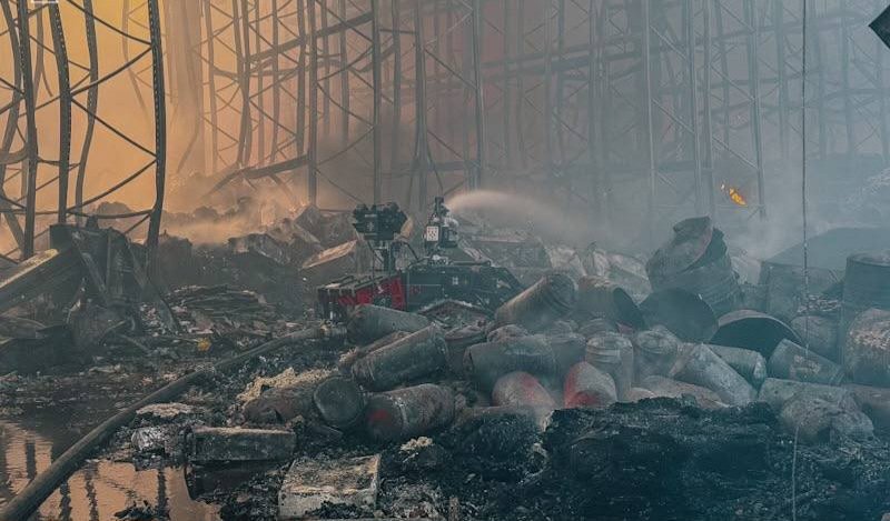 aleksthgrt's tweet photo. 🚨BREAKING NEWS

A missile strike destroyed one of the largest logistics centers near Kiev – the Amtel complex, covering over 100,000 square meters – according to the State Emergency Service.🇷🇺🚀🔥

Earlier today, the Ministry of Defense announced that the Amtel Properties logistics center in the Kiev region was hit.

The State Emergency Service of Ukraine released photos and videos of the largest logistics complex destroyed by missile strikes.