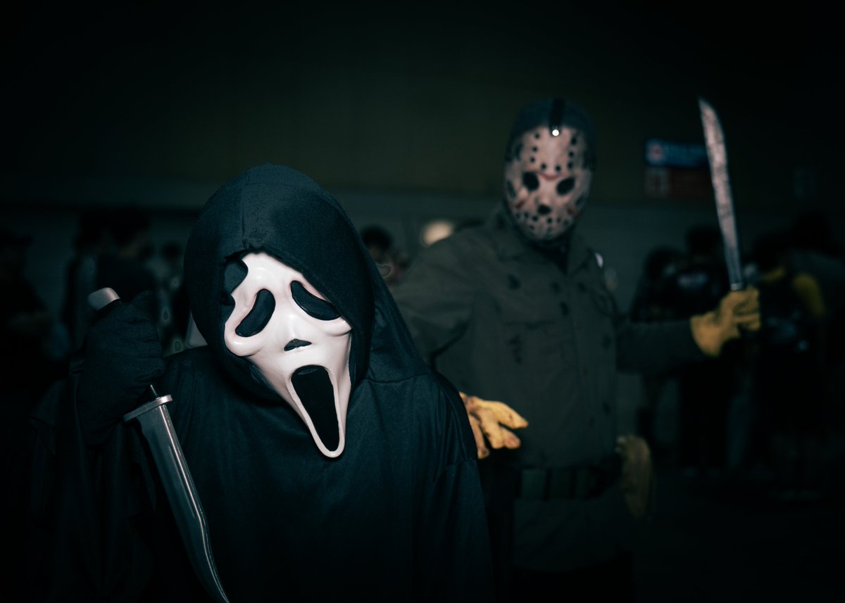 GhostfaceloverO's tweet photo. 🩸With my horror families.🔪
.
.

(📸: @ADoN_kor )
.
.
#Scream #cosplayer #slasher #Ghostface #jasonvoorhees #leatherface #7서코 https://t.co/eOBvYCxIku