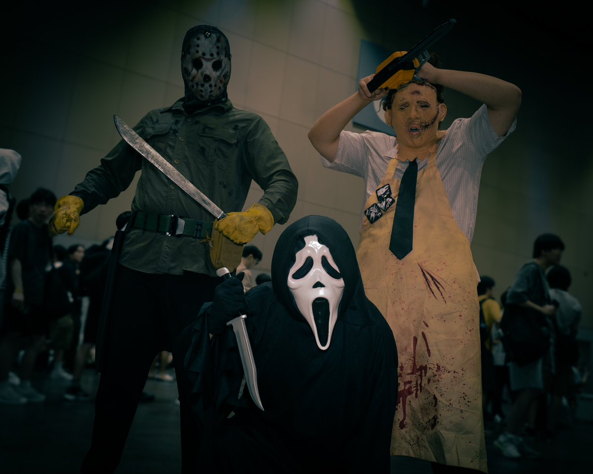 GhostfaceloverO's tweet photo. 🩸With my horror families.🔪
.
.

(📸: @ADoN_kor )
.
.
#Scream #cosplayer #slasher #Ghostface #jasonvoorhees #leatherface #7서코 https://t.co/eOBvYCxIku