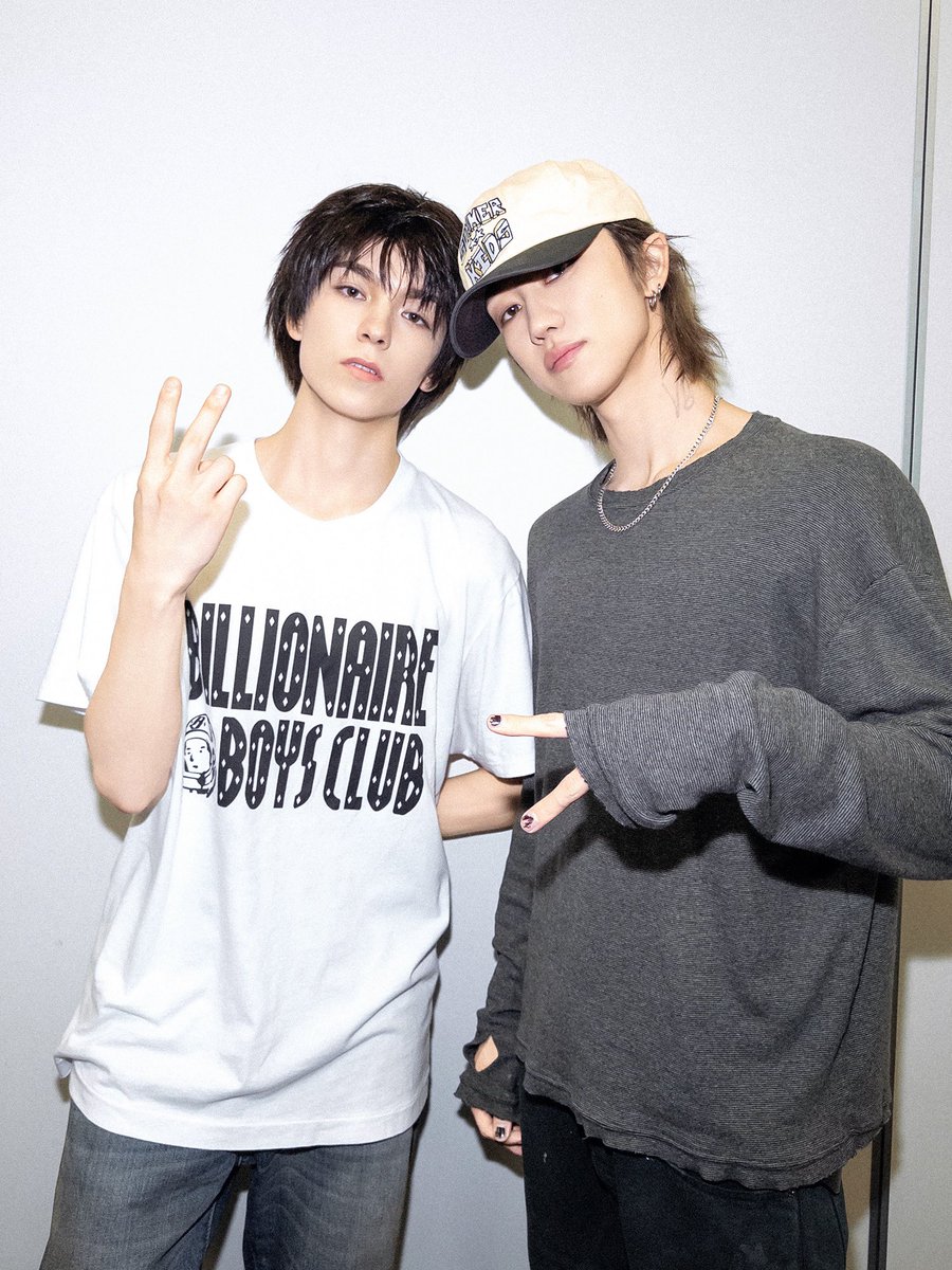 pledis_17's tweet photo. [17'S]

캐럿은 V8이 찾던 Friend
우리 평생 함께 하자 ✌️8️⃣

#V8
#THE8 #VERNON
#V8_LIVE #V8_LIVE_HONGKONG https://t.co/tMAmR5NTnR