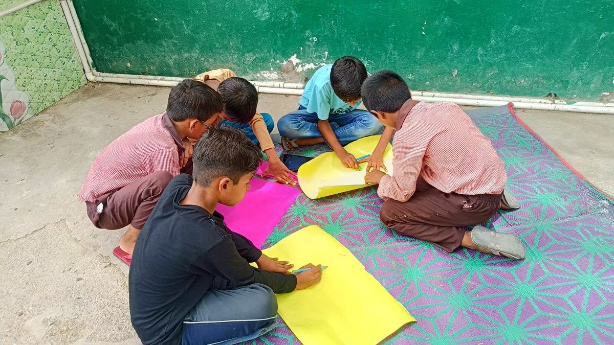 MathuraBsa's tweet photo. भूजल सप्ताह के अंतर्गत प्राथमिक विद्यालय सिहोरा द्वितीय, विकासखंड राया में विद्यार्थियों द्वारा जल संरक्षण विषय पर स्लोगन लेखन एवं आकर्षक चार्ट निर्माण गतिविधियों का आयोजन किया गया। https://t.co/N0W4RdWTc1