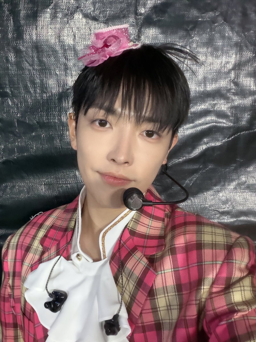 m0men1_s2's tweet photo. [#홍중] 260719 TOKTOQ

난 pretty boy https://t.co/H8IdJzCFxw