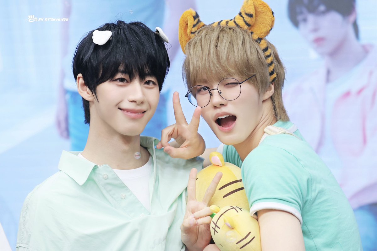 JW_07Seven5's tweet photo. 260719 HELLOLIVE

#박주원 #JUWON
#서정우 #JEONGWOO 
#아홉  #AHOF https://t.co/clLY87JBfv