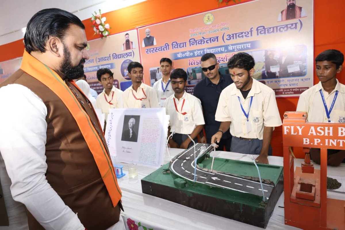 IPRDBihar's tweet photo. माननीय मुख्यमंत्री श्री सम्राट चौधरी जी ने आज बेगूसराय स्थित आई०ओ०सी०एल० स्टेडियम में आयोजित समारोह में राज्य के 551 सरस्वती विद्या निकेतन (आदर्श विद्यालय) का शुभारंभ किया।

इस अवसर पर माननीय मुख्यमंत्री जी ने बेगूसराय के समग्र विकास और गुणवत्तापूर्ण शिक्षा को नई दिशा देने वाली कई महत्वपूर्ण घोषणाएँ कीं।

@samrat4bjp