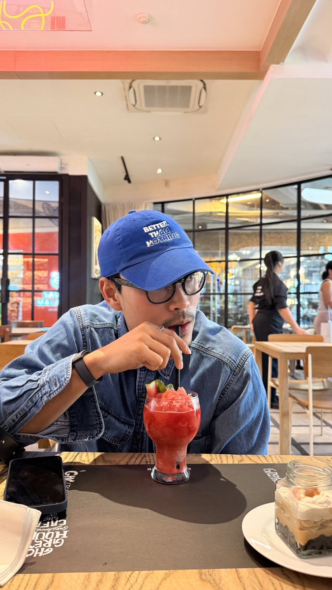 paratthanan's tweet photo. แชะรูปแมวอ้วนมาฝาก @Delandd4 ติดกระดุมทุกเม็ดนะ สบายใจได้ https://t.co/P8T8E0x1gs