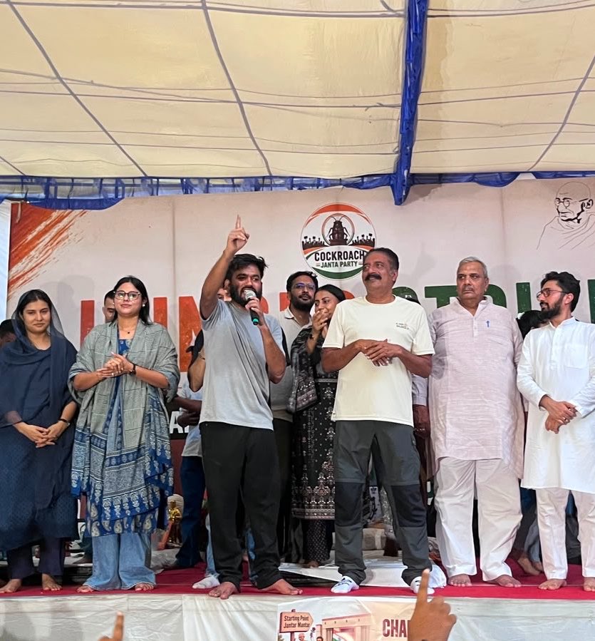 Cockroachisback's tweet photo. .@prakashraaj is back at Jantar Mantar. https://t.co/qgNyqXUI9V