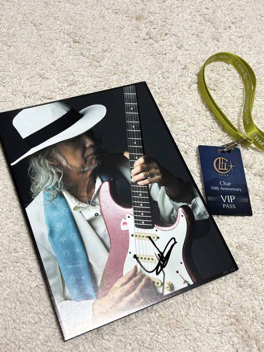abeshi_1025's tweet photo. Char 50th Anniversaryのライブに参戦してきました！🔥
いつも音源や画面越しに観ていたCharさんが目の前に…
しかも今回はリハーサル見学にも参加！
Charさんご本人から直筆サイン入りのフォトプレートを手渡しでいただくという家宝確定の瞬間も…涙
終始感動しっぱなしの最高すぎる時間でした✨ https://t.co/8Bqh9DoqcX