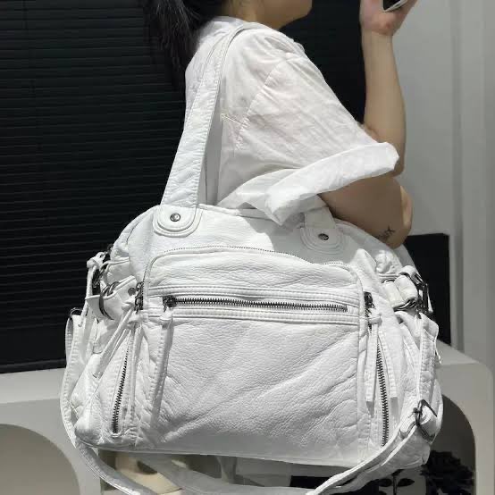 mmpstore_'s tweet photo. vtg — วินเทจขึ้นไหล่ สีขาวงา งานสวยมากกกก หนังนิ่มสุดๆ งานใส่ได้หลายช่อง มีสายยาวปรับครอสได้ 🤍 

size : 16x9.5”
🛒 200.- (รวมส่ง)

#เสื้อผ้ามือสอง #ส่งต่อเสื้อผ้ามือสอง #กระเป๋ามือสอง #ส่งต่อกระเป๋า #เสื้อผ้ามือ2 #กระเป๋ามือสองสภาพดี #y2k #ส่งต่อvtg #พรีเกาหลี https://t.co/HXdzNH1r9e