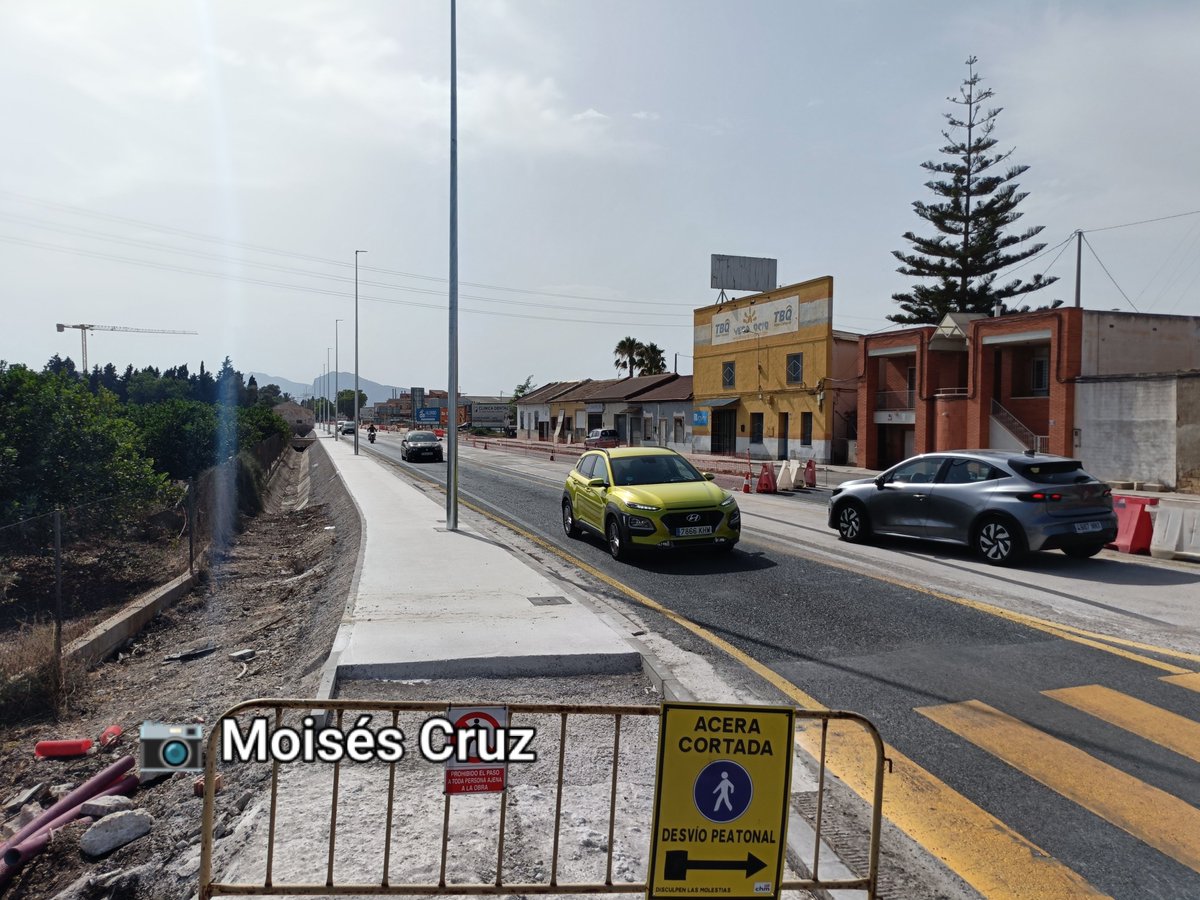 ballesta_cruz's tweet photo. #LaComarca #SanBartolomé (#Orihuela #Alicante)
Las obras de mejora de la CV-91 a la entrada del Hospital Vega Baja 🌳 elimina todo el arbolado entre las rotondas de la ITV y el Hospital
Este lunes, ampliación del reportaje
📷 Moisés Cruz https://t.co/1ERCrdRVyU