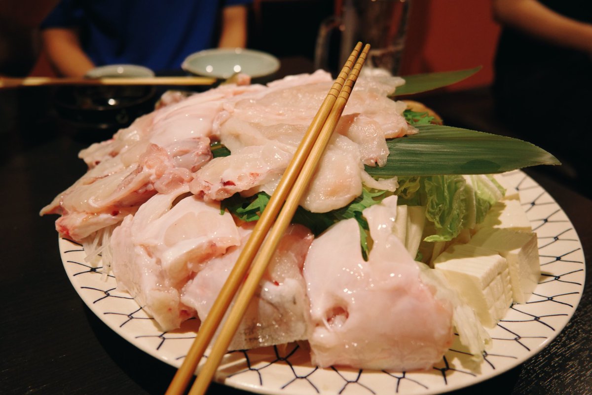 Y0KUneteru's tweet photo. 小会議お疲れ様でした！KV担当させていただいたイベントでグッズ身につけてくださっている方を沢山見れてすごく嬉しかったです！
三連休激混みなので遠方の方もお気をつけてお帰りください🙇 https://t.co/hqfWCzRnXm