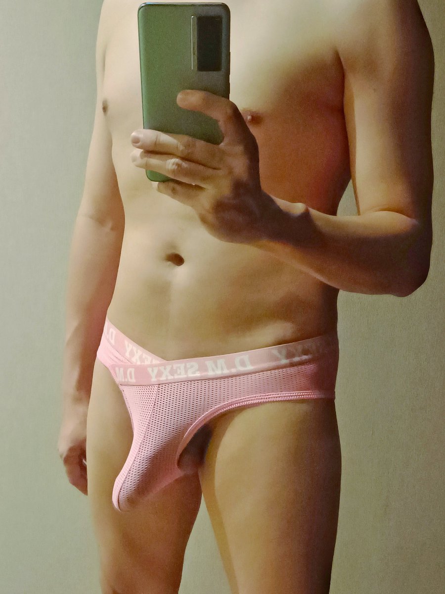 EasonJack56877's tweet photo. 喜欢这件粉色艳丽的DM Sexy内裤，网状条纹的面料，透气又若隐若现😈
#DMunderwear #内裤控 https://t.co/QsoxK8DOQ4