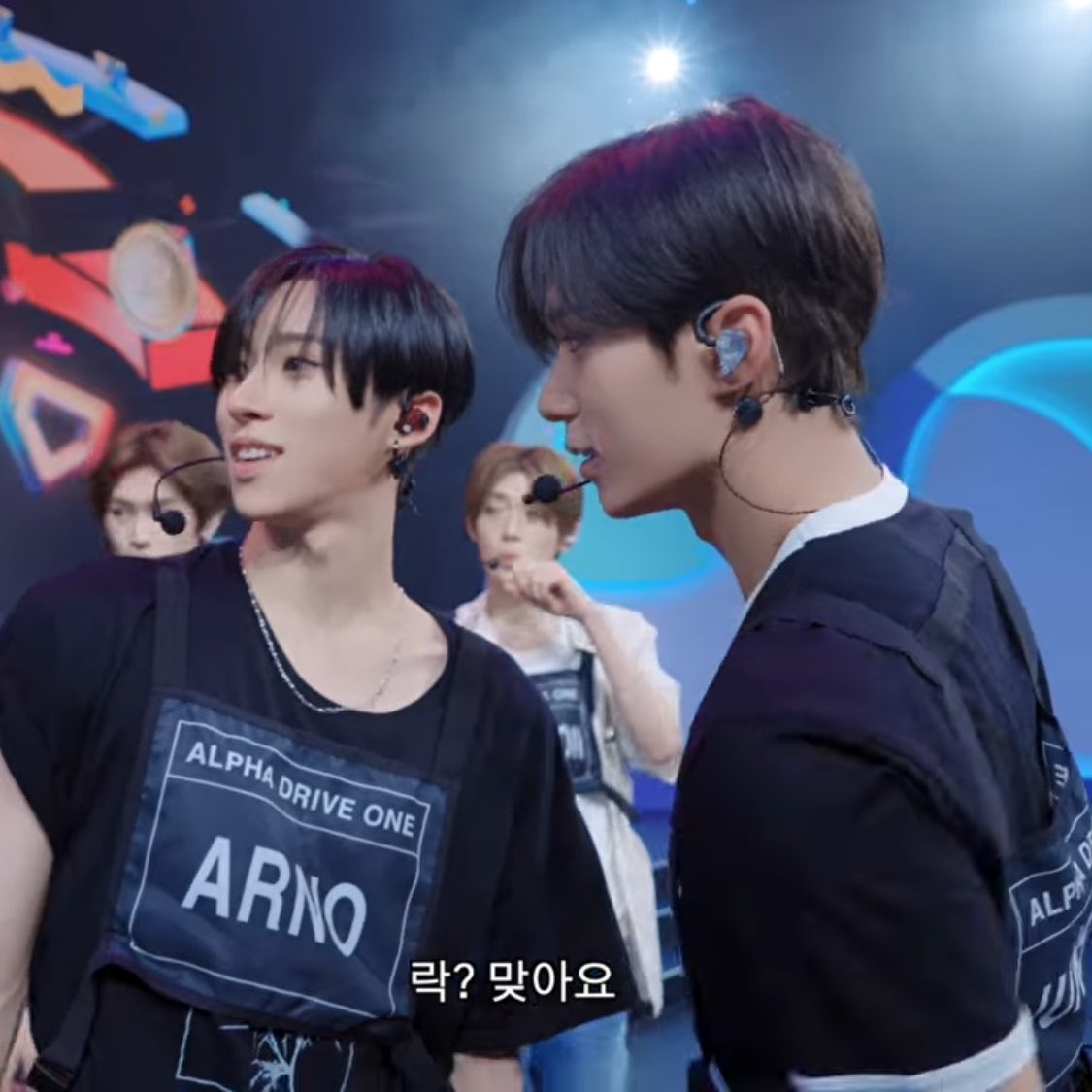 runoftw's tweet photo. i would die if i were jiahao https://t.co/QTXPyZ5nQc