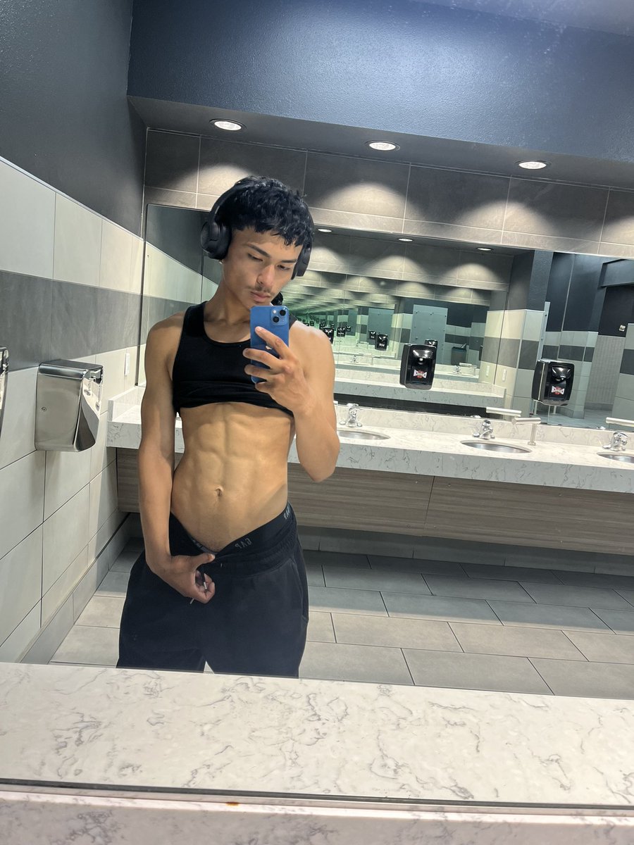 Dgooner_'s tweet photo. Which one is your favorite pic 
Post workout flicks 
#chudai
#latino
#nsfwtwtًً https://t.co/y2fhGgE1wF