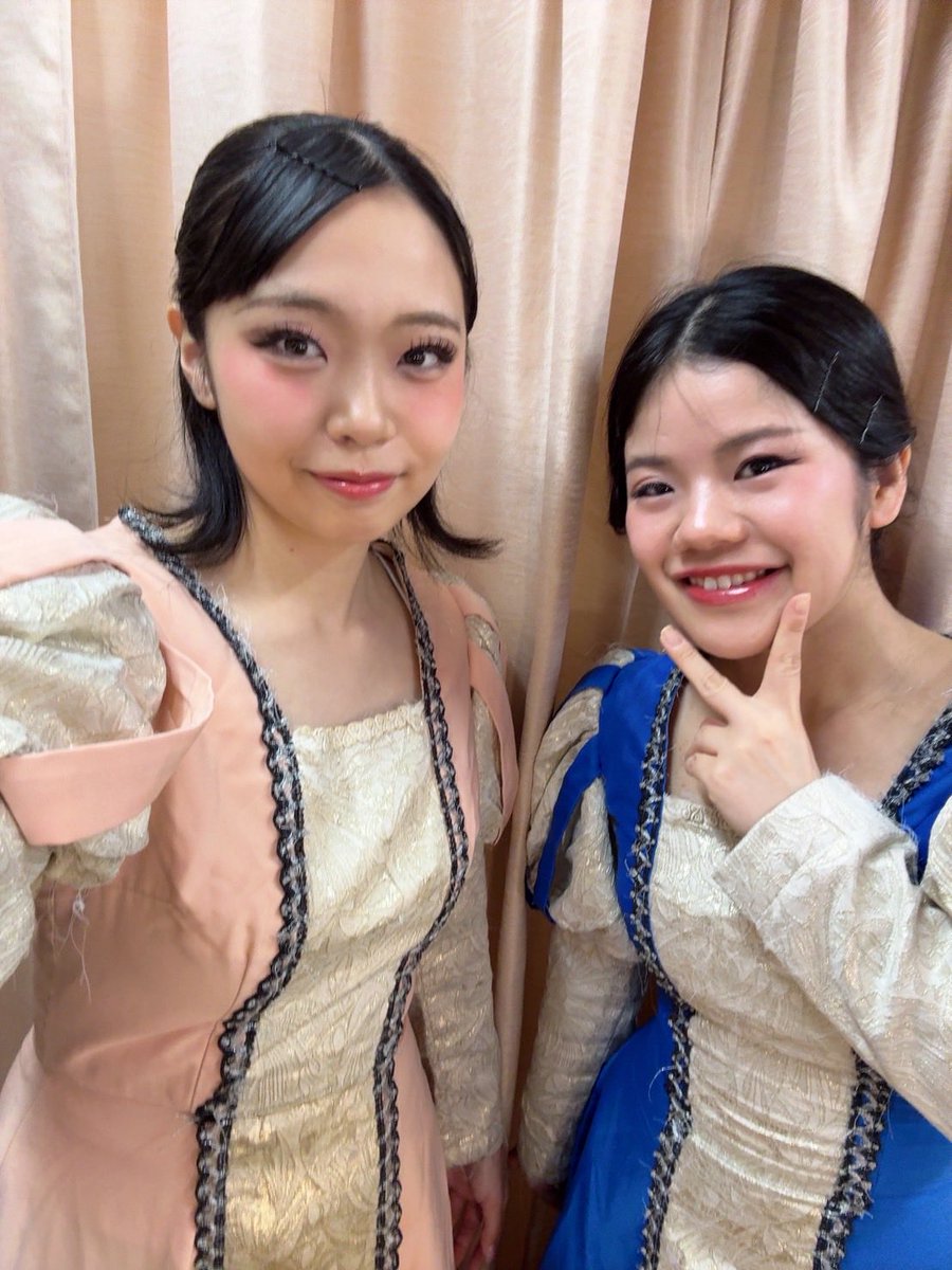 honami_0919's tweet photo. #東少人魚姫  2日目ありがとうございました！！
今日もお魚さんとしていっぱい泳げて楽しかったです🐟🫧
今日はちゃんと写真撮った！侍女仲間のかほちゃんと☺️いつも助けてくれる大好き🫶
素敵な差し入れもありがとうございます🥰 https://t.co/VHhv9hBuss