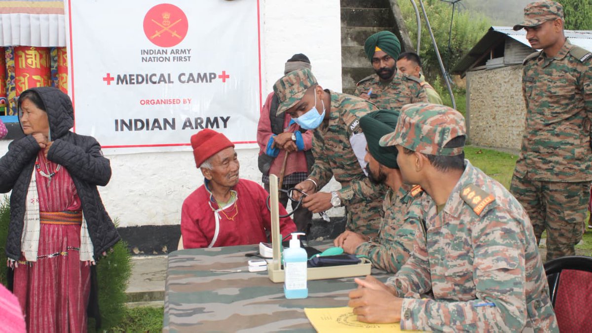 GajrajCorps_IA's tweet photo. 𝑺𝒆𝒓𝒗𝒊𝒏𝒈 𝑩𝒐𝒓𝒅𝒆𝒓𝒔. 𝑪𝒂𝒓𝒊𝒏𝒈 for 𝑪𝒐𝒎𝒎𝒖𝒏𝒊𝒕𝒊𝒆𝒔.

The #RedHornsDivision of #GajrajCorps organised a specialised medical camp at #Buri in #Tawang.

More than 100 residents benefited from the camp's essential healthcare services.

#GajrajCorps की #RedHornsDivision ने #Tawang के #Buri में एक विशेष चिकित्सा शिविर का आयोजन किया।

इस शिविर में 100 से अधिक स्थानीय लोगों ने आवश्यक स्वास्थ्य सेवाओं का लाभ प्राप्त किया।

#CommunityOutreach 
#BorderVillages  
#SevaAndSuraksha

@adgpi   @easterncomd
@PROTEZPUR @GovParnaik @prodefgau