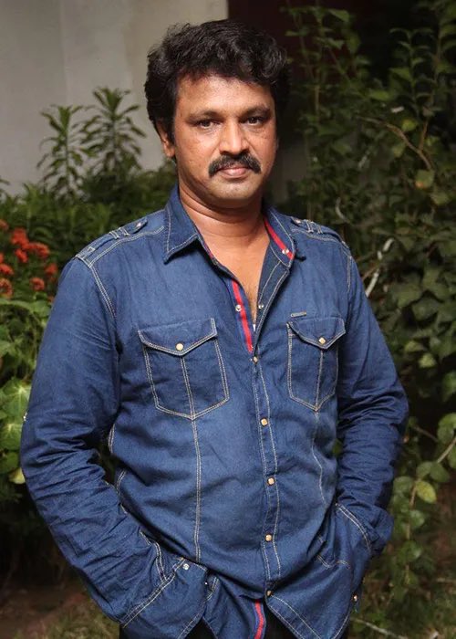 Saattaidurai's tweet photo. தென்னிந்தியத் திரைப்பட எழுத்தாளர் சங்கத்தின் தலைவராக தேர்ந்தெடுக்கப்பட்டுள்ள இனமான இயக்குநர் அண்ணன் @CheranDirector அவர்களுக்கு வாழ்த்துகள் ! https://t.co/UD4fBq0XAv