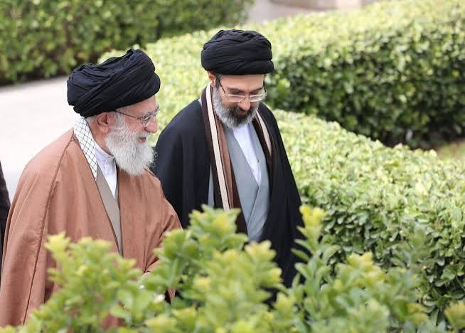 zoro_zoro_1337's tweet photo. هر کجا نامی از عدل و داد برده می شود، نام امام خامنه ای (مدظله العالی) در میان است و این مهم مایه افتخار و سربلندی ملت است

#لبیک_یا_خامنه_ای https://t.co/NRpwBdMVqM