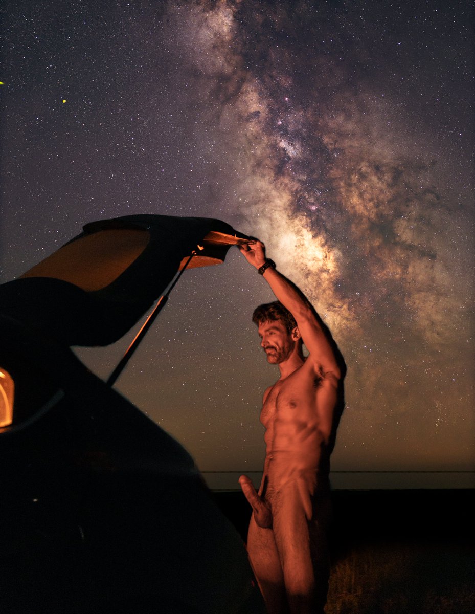 Maximus7871's tweet photo. Checking to make sure I haven't forgotten anything for a successful astro outing. https://t.co/Z5oH5Z5vPg