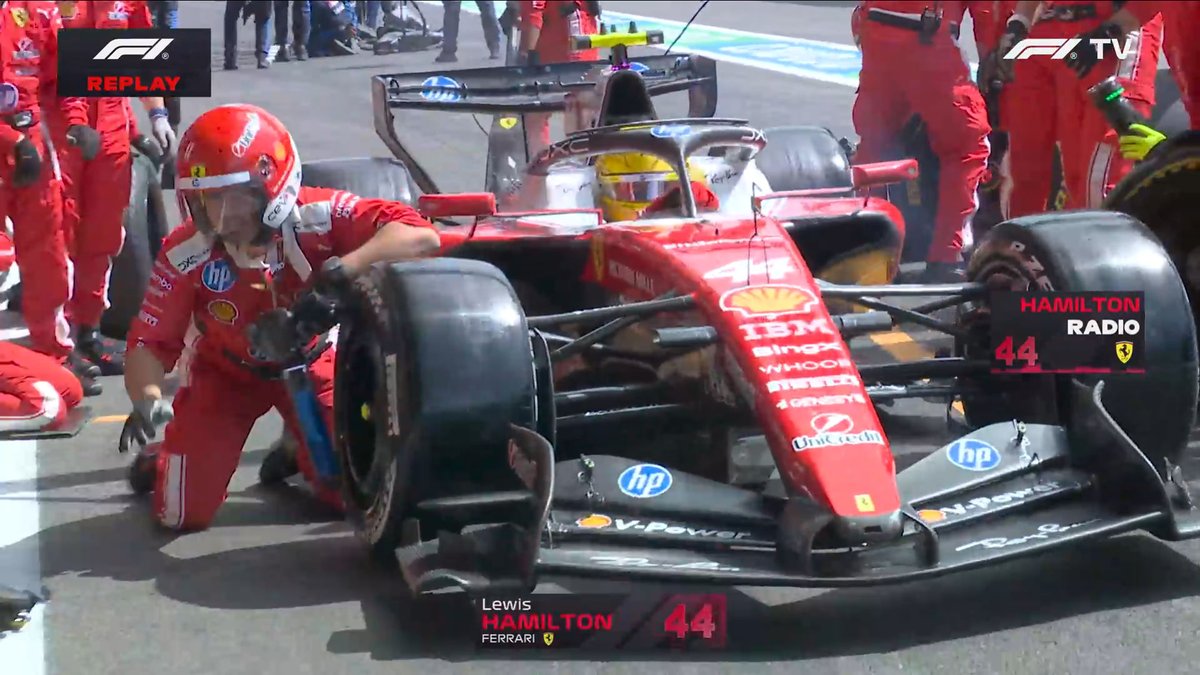 f1speed_indo's tweet photo. Lewis Hamilton menyenggol pit crew saat exit box.

Ferrari di radio mengatakan krunya tidak apa-apa. https://t.co/IS9XzxIwVy
